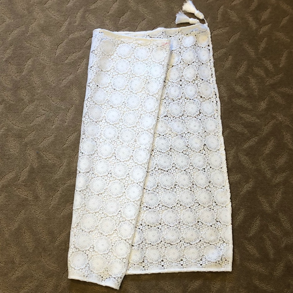 6 Shore Road Suntanner Lace Pareo Sarong - Picture 6 of 8